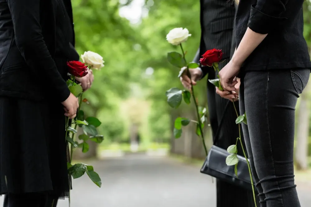 roses tenues lors d'obsèqueswebp